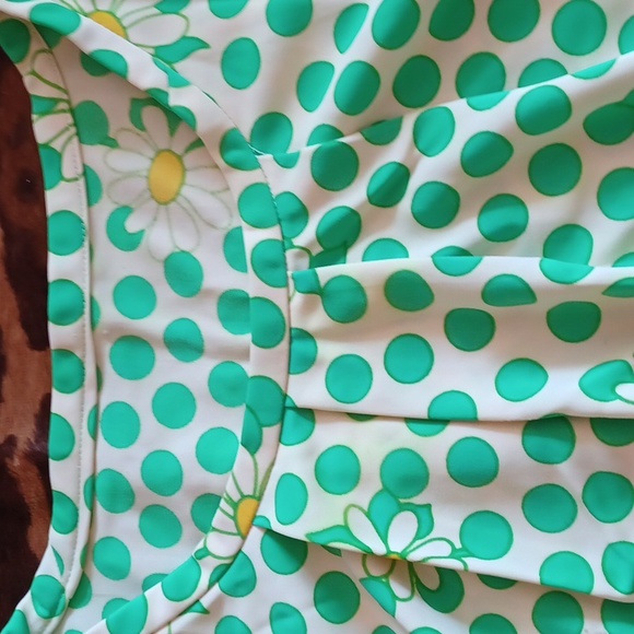 Cute vintage polkadot and daisy pattern top. M/L - Picture 3 of 7